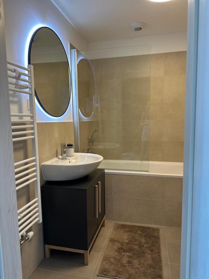 2 Apartment, New Building, Near Airport, Ovocne Sady, Apartman Pozsony