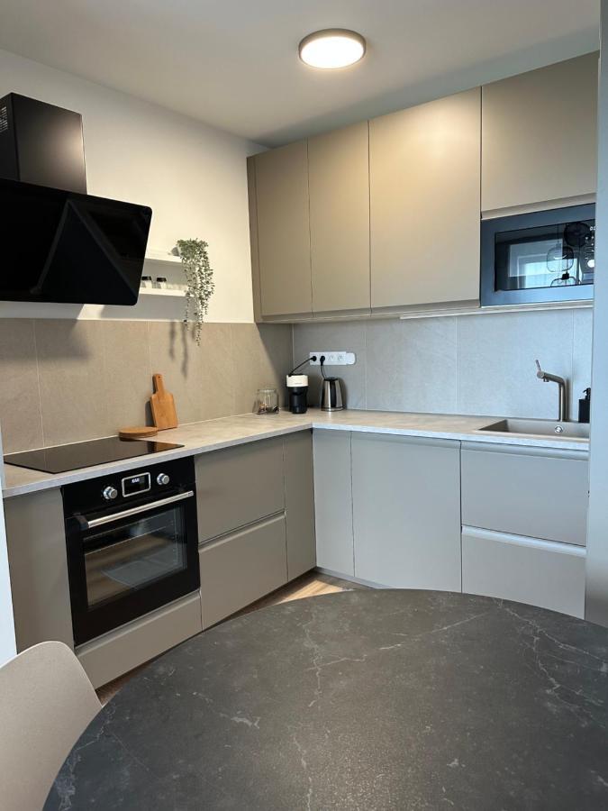 2 Apartment, New Building, Near Airport, Ovocne Sady, Pozsony